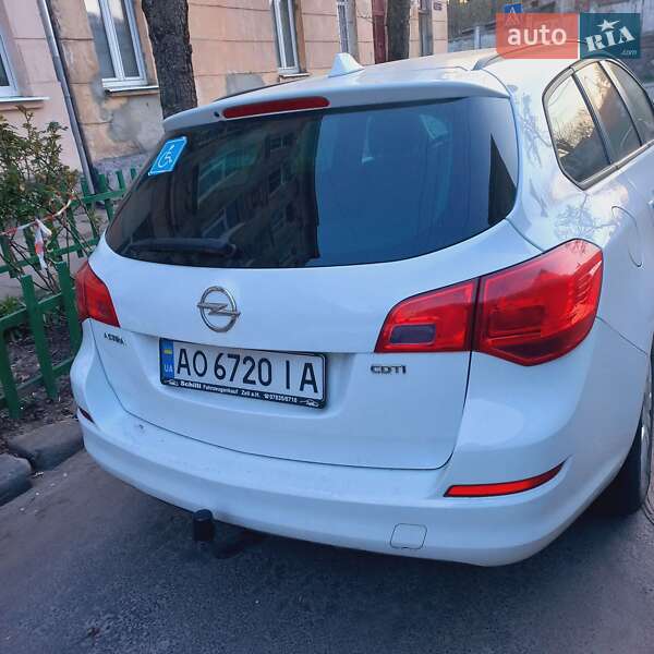 Универсал Opel Astra 2011 в Львове