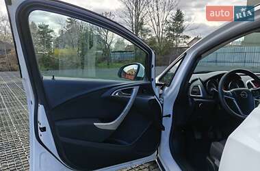 Універсал Opel Astra 2012 в 