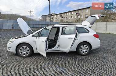 Універсал Opel Astra 2012 в 