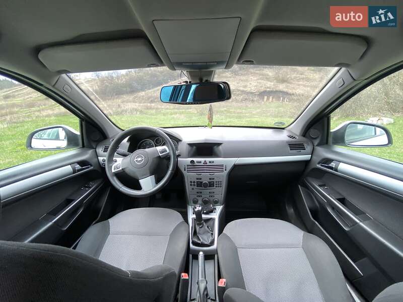 Универсал Opel Astra 2009 в Краснограде