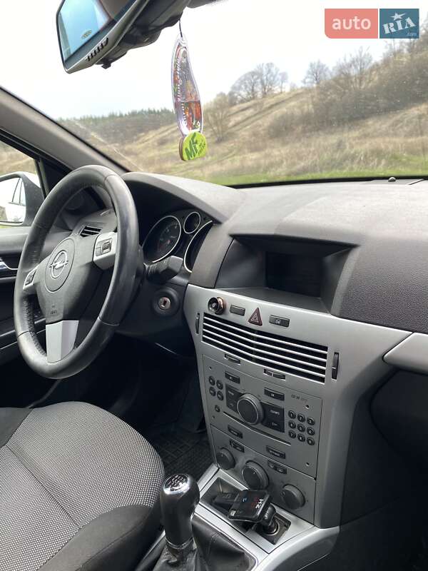 Универсал Opel Astra 2009 в Краснограде