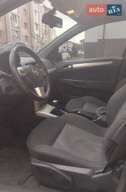 Хэтчбек Opel Astra 2008 в Ровно