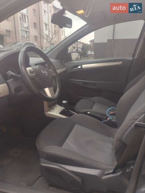 Хэтчбек Opel Astra 2008 в Ровно
