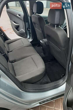 Универсал Opel Astra 2011 в 