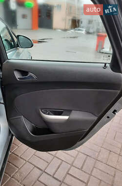 Универсал Opel Astra 2011 в 