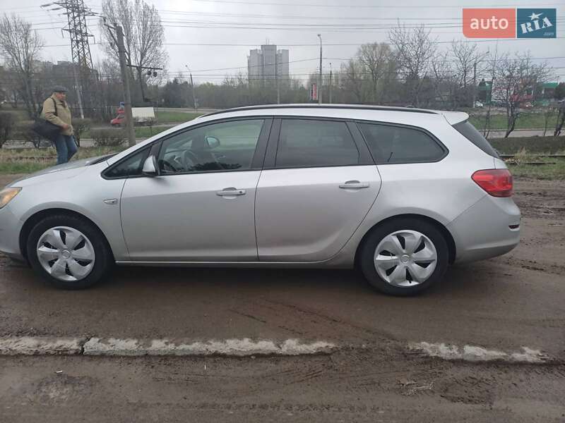 Универсал Opel Astra 2011 в Львове