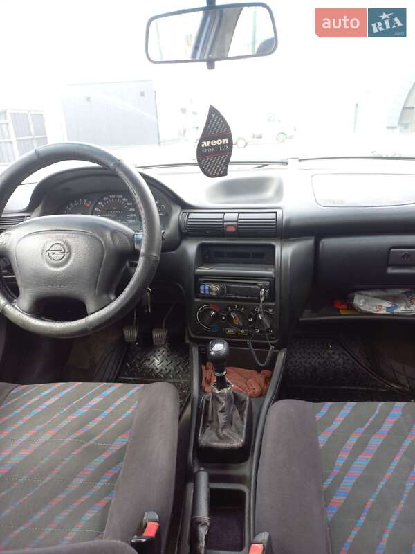 Універсал Opel Astra 1996 в Дніпрі