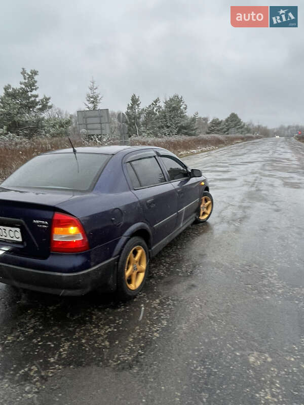 Седан Opel Astra 1999 в Лановцах