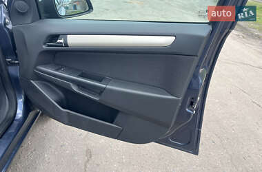 Хэтчбек Opel Astra 2008 в 