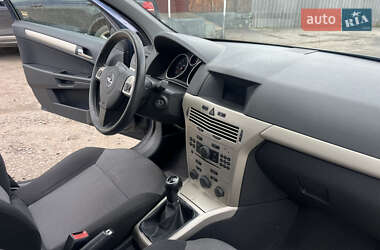 Хэтчбек Opel Astra 2008 в 
