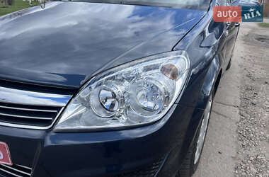 Хэтчбек Opel Astra 2008 в 