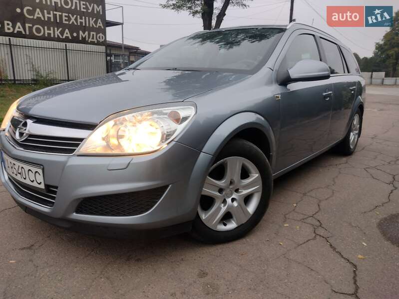 Универсал Opel Astra 2010 в 