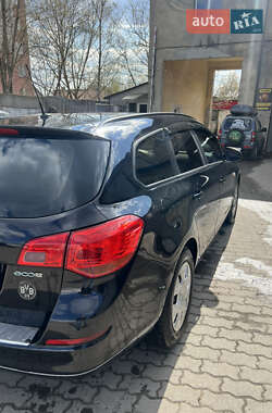 Универсал Opel Astra 2011 в 