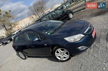 Универсал Opel Astra 2011 в 