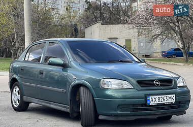 Хэтчбек Opel Astra 2000 в 