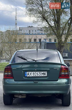 Хэтчбек Opel Astra 2000 в 