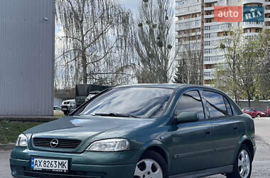 Хэтчбек Opel Astra 2000 в 
