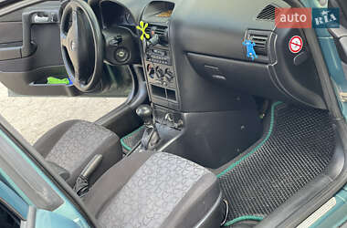 Хэтчбек Opel Astra 2000 в 