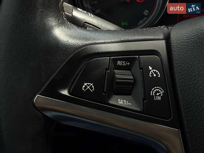 Универсал Opel Astra 2015 в Ровно