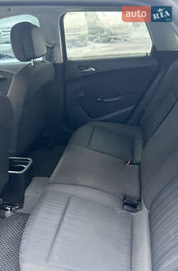 Универсал Opel Astra 2011 в 