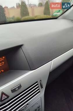 Универсал Opel Astra 2009 в 
