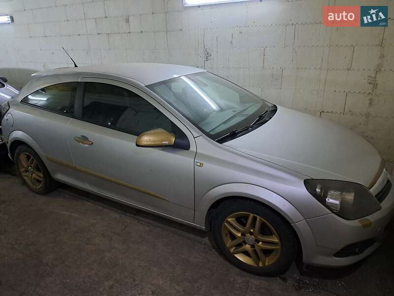 Купе Opel Astra 2007 в Миргороде