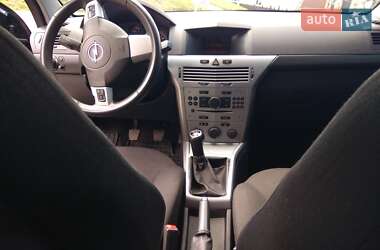 Седан Opel Astra 2011 в 
