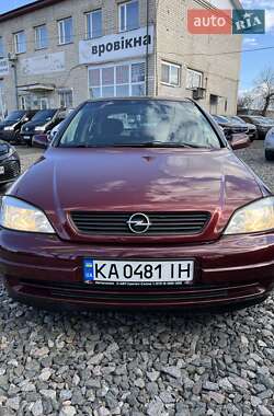 Хэтчбек Opel Astra 2004 в 