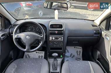 Хэтчбек Opel Astra 2004 в 