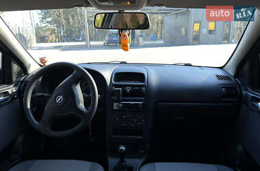Седан Opel Astra 2009 в 