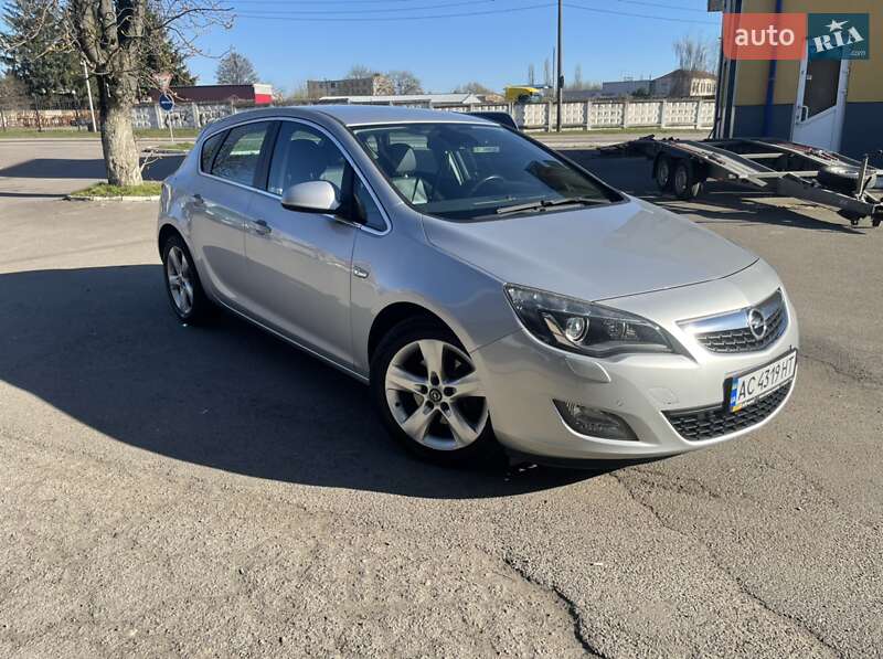 Хэтчбек Opel Astra 2010 в Луцке фото 2 Хэтчбек Opel Astra 2010 в Луцке