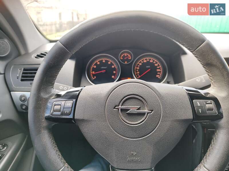 Универсал Opel Astra 2008 в Полтаве