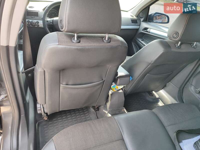 Универсал Opel Astra 2008 в Полтаве