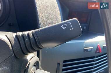 Хэтчбек Opel Astra 2005 в 