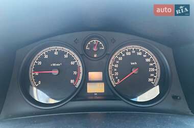 Хэтчбек Opel Astra 2005 в 