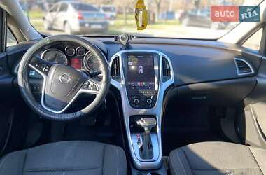 Универсал Opel Astra 2013 в 
