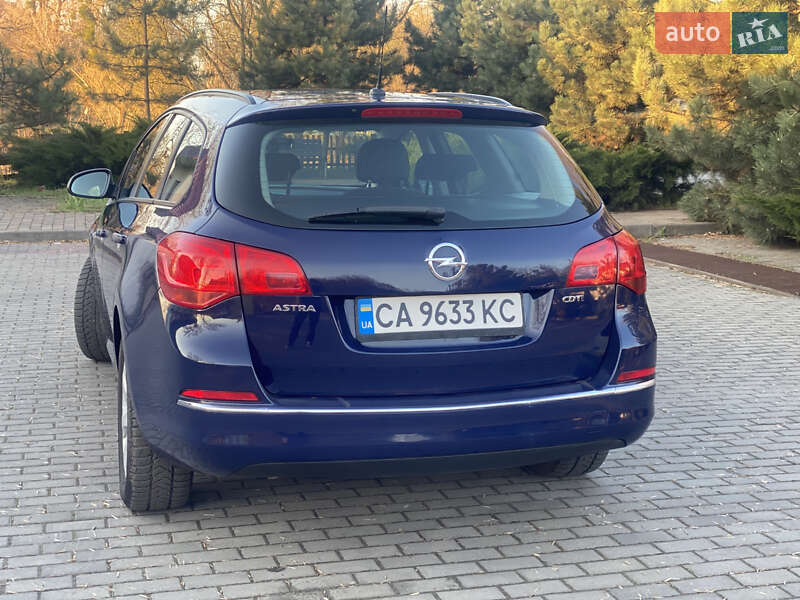Универсал Opel Astra 2015 в Каменке