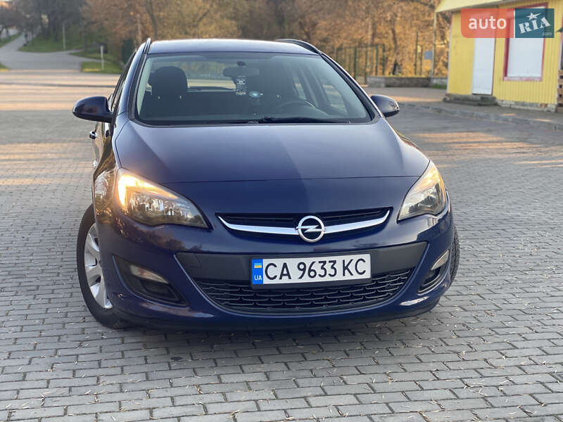 Универсал Opel Astra 2015 в Каменке