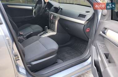 Хэтчбек Opel Astra 2008 в 