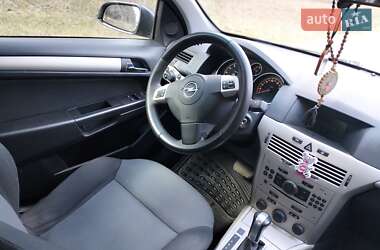 Хэтчбек Opel Astra 2008 в 