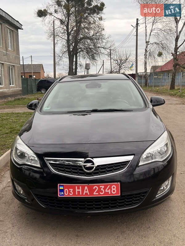 Универсал Opel Astra 2011 в 