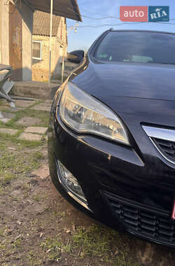 Универсал Opel Astra 2011 в 