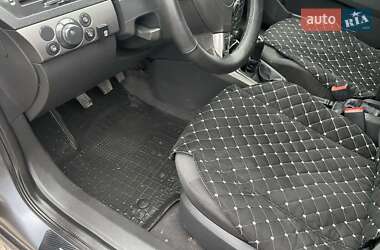 Хэтчбек Opel Astra 2006 в 