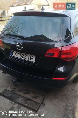 Универсал Opel Astra 2012 в 