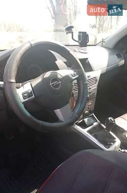 Хэтчбек Opel Astra 2013 в 