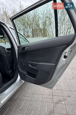 Универсал Opel Astra 2005 в 