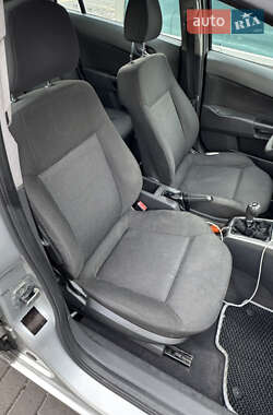 Универсал Opel Astra 2005 в 