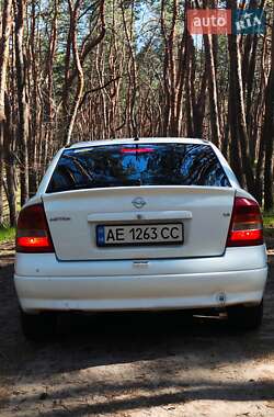 Хетчбек Opel Astra 2003 в 
