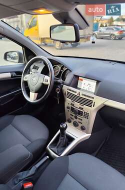 Универсал Opel Astra 2007 в 