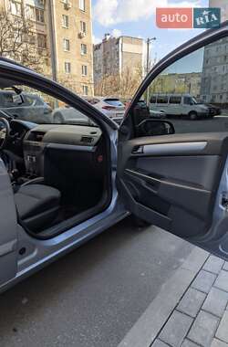 Универсал Opel Astra 2005 в 